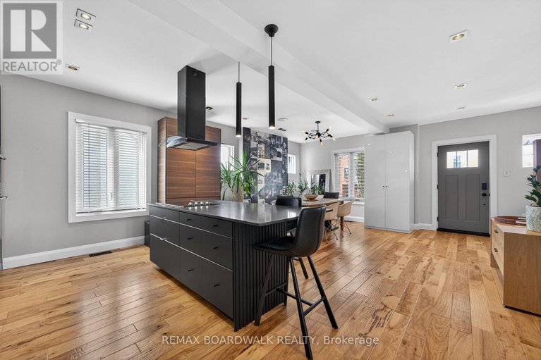 29640571/154-queen-mary-street/overbrookcastle-heights/ottawa/ontario/K1K1X5_11