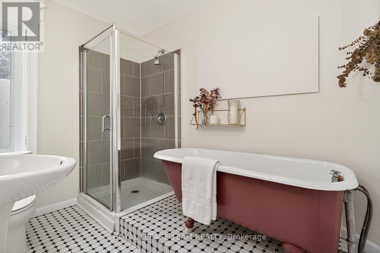 29137388/324-osgoode-street/sandy-hill/ottawa/ontario/K1N6T2_25