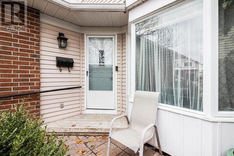 29119259/6349-st-louis-drive/hiawatha-parkconvent-glen/ottawa/ontario/K1C2X9_5