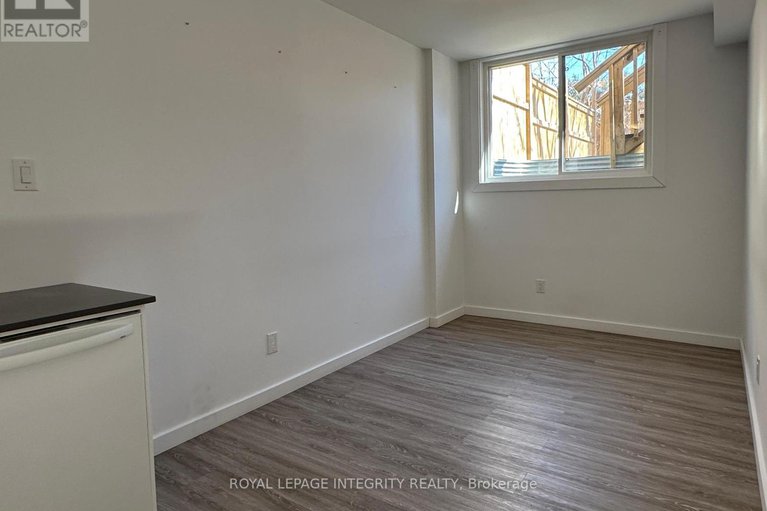 28968738/a-b-247-granville-street/vanier/ottawa/ontario/K1L6Z3_24