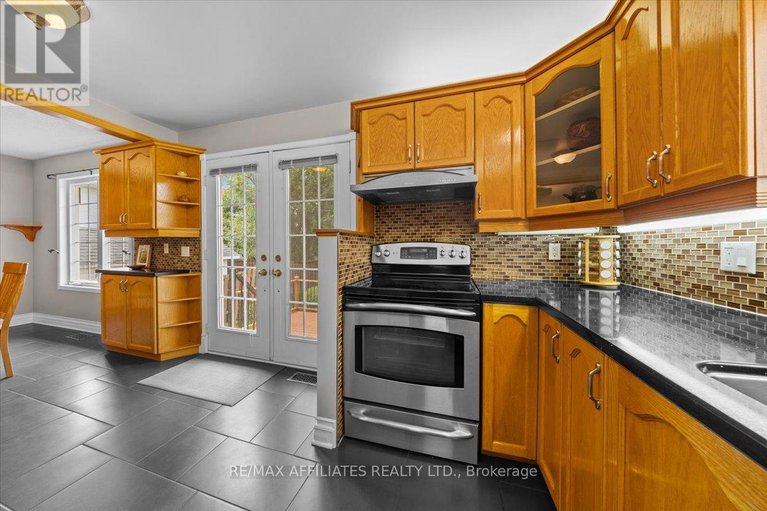 28623558/1694-toulouse-crescent/orleanssunridge/ottawa/ontario/K1C6K3_16
