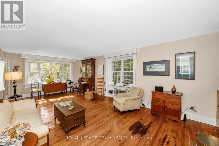 28964776/2307-scrivens-drive/osgoode-twp-north-of-reg-rd-6/ottawa/ontario/K0A2P0_9