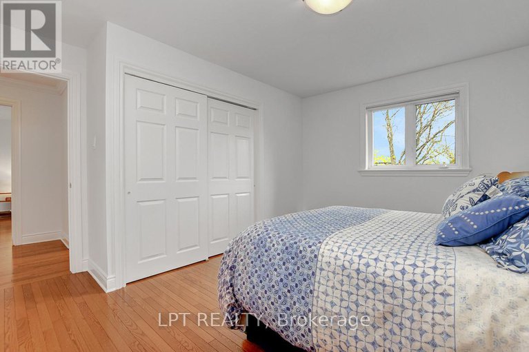 28311107/10a-ashburn-drive/borden-farmstewart-farmcarleton-heightsparkwood-hills/ottawa/ontario/K2E6N3_35