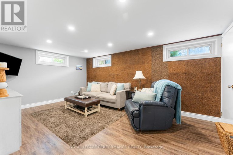 28878550/1044-cromwell-drive/riverside-park/ottawa/ontario/K1V6K5_31