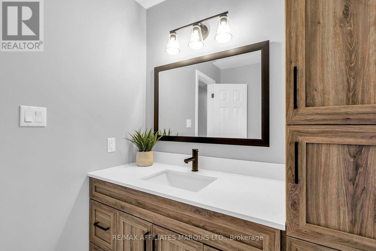 28328340/18222-patrick-street/south-glengarry-charlottenburgh-twp/south-glengarry/ontario/K0C2J0_22