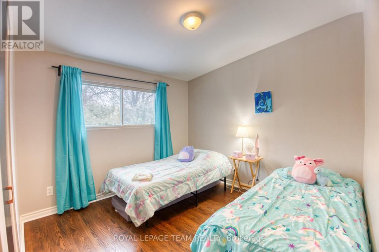 28637170/2010-featherston-drive/urbandale-acres/ottawa/ontario/K1H6P9_14