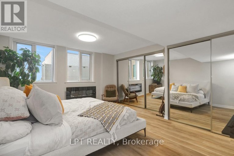 28725974/ph3-18-nepean-street/ottawa-centre/ottawa/ontario/K2P2L2_20