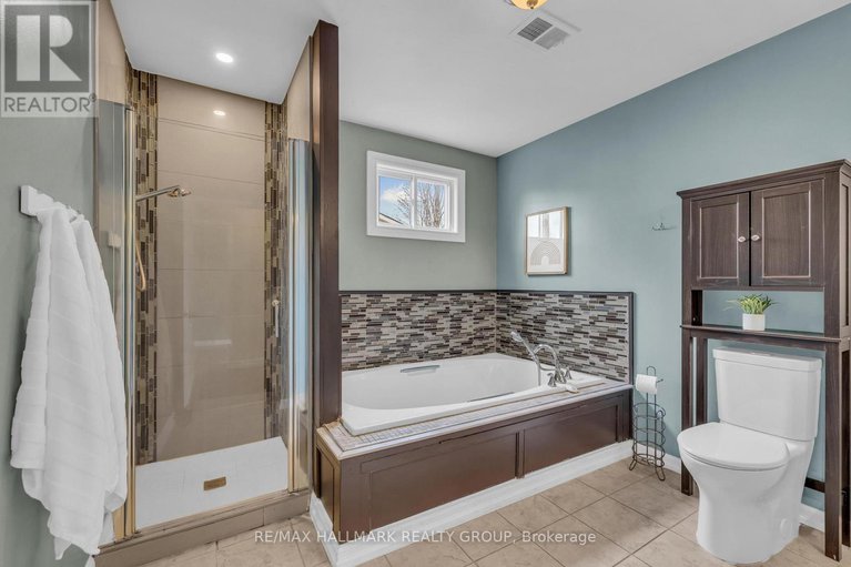 28280542/8-scharf-lane/glencairnhazeldean/ottawa/ontario/K2L2K2_30
