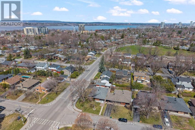 29657775/2075-neepawa-avenue/carlingwood/ottawa/ontario/K2A3L7_1