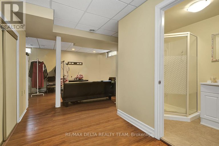 29187957/6096-meadowhill-crescent/chapel-hill/ottawa/ontario/K1C5R8_29