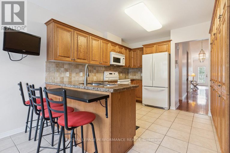 28546578/131-arrowwood-drive/stittsville-south/ottawa/ontario/K2S2G3_16