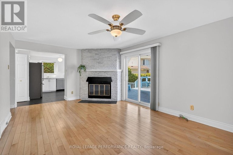 29643949/13-valley-ridge-street/borden-farmstewart-farmcarleton-heightsparkwood-hills/ottawa/ontario/K2E7W1_19