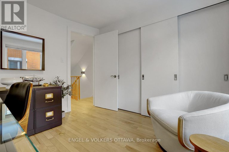 29300834/449-edison-avenue/mckellarhighland/ottawa/ontario/K2A1S5_23