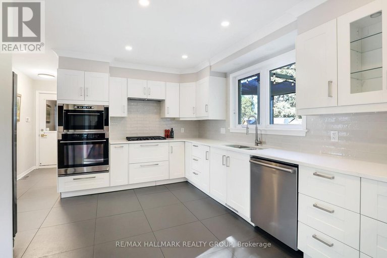 28938196/3062-upper-otterson-place/mooneys-bayrevelstoke/ottawa/ontario/K1V7B6_9