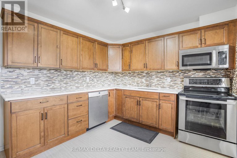 28252608/49-2115-erinbrook-crescent/sheffield-glenindustrial-park/ottawa/ontario/K1B4J5_12