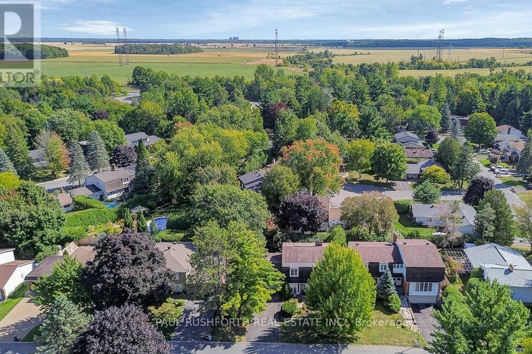 29687415/10-cosburn-avenue/arlington-woods/ottawa/ontario/K2H8A1_36