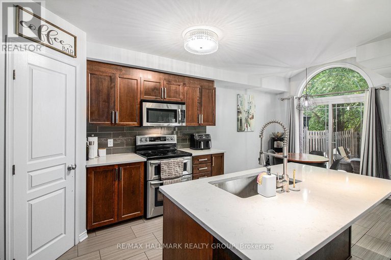 28598601/716-percifor-way/mer-bleuebradley-estatesanderson-park/ottawa/ontario/K1W0E4_9
