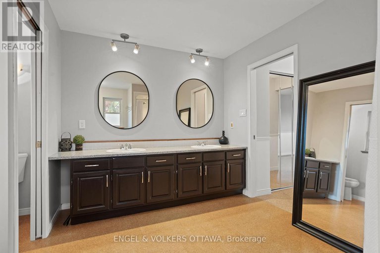 29015610/4720-whispering-willow-drive/sarsfieldbearbrook/ottawa/ontario/K4B1J1_30