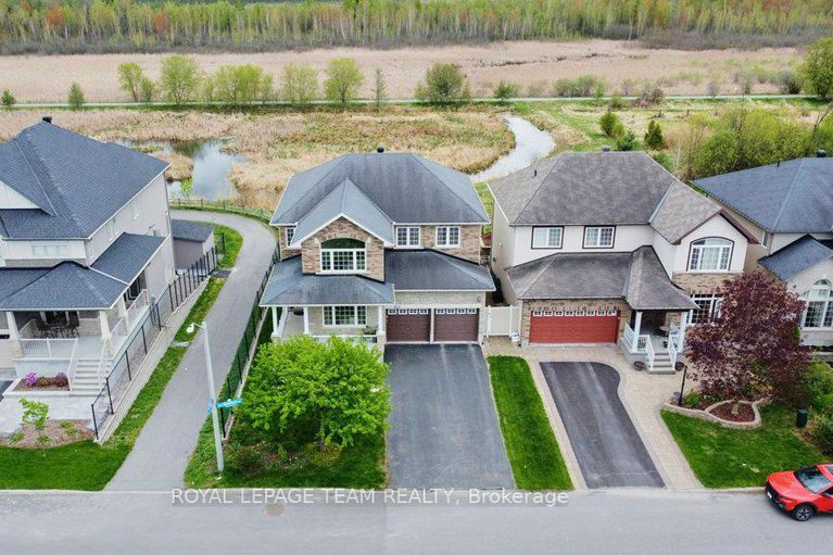 28330795/130-winterhaven-drive/mer-bleuebradley-estatesanderson-park/ottawa/ontario/K1W0H4_37