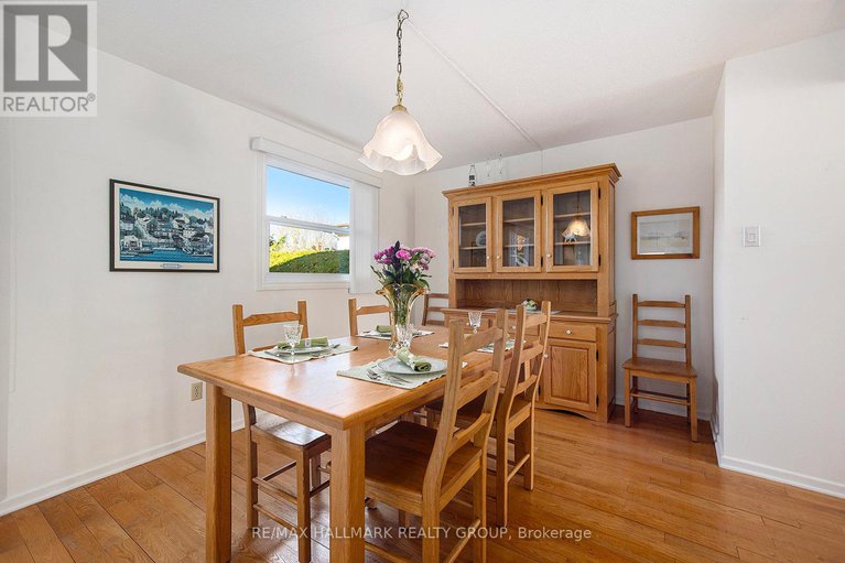 29079645/1570-payette-drive/bilberry-creekqueenswood-heights/ottawa/ontario/K1E1S9_12