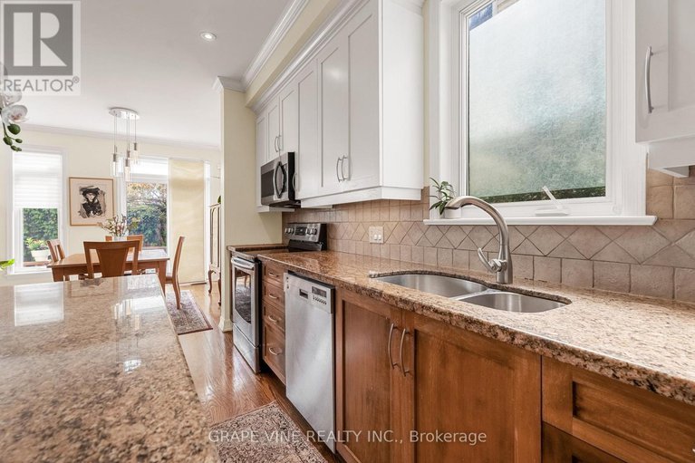 28366149/709-melbourne-avenue/laurentianview/ottawa/ontario/K2A1X4_15