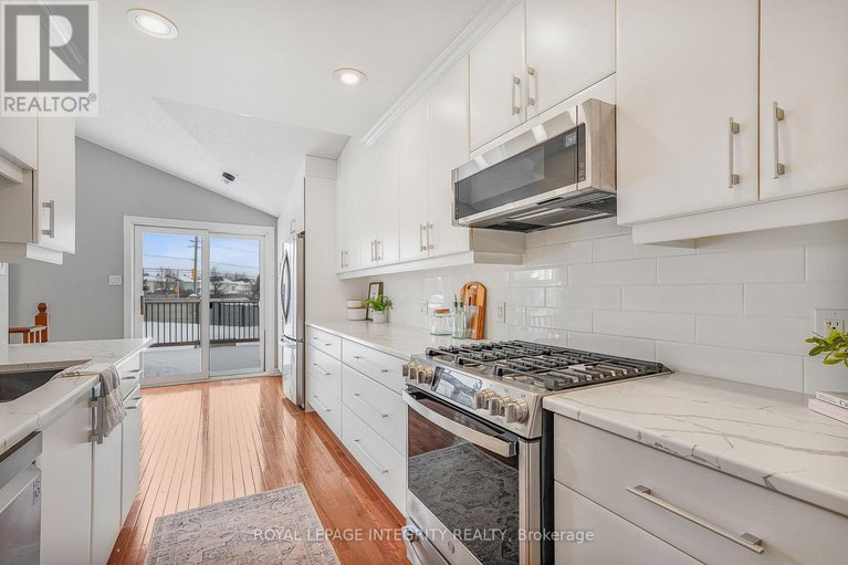 29378274/1033-markwick-crescent/notting-hillsummerside/ottawa/ontario/K4A4X5_16