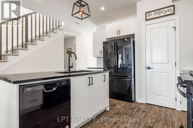 29305394/618-fisher-street/north-grenville-twp-kemptville-south/north-grenville/ontario/K0G1J0_9