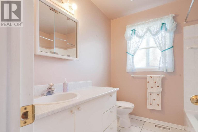 28708215/53-sandfield-avenue-n/alexandria/north-glengarry/ontario/K0C1A0_12