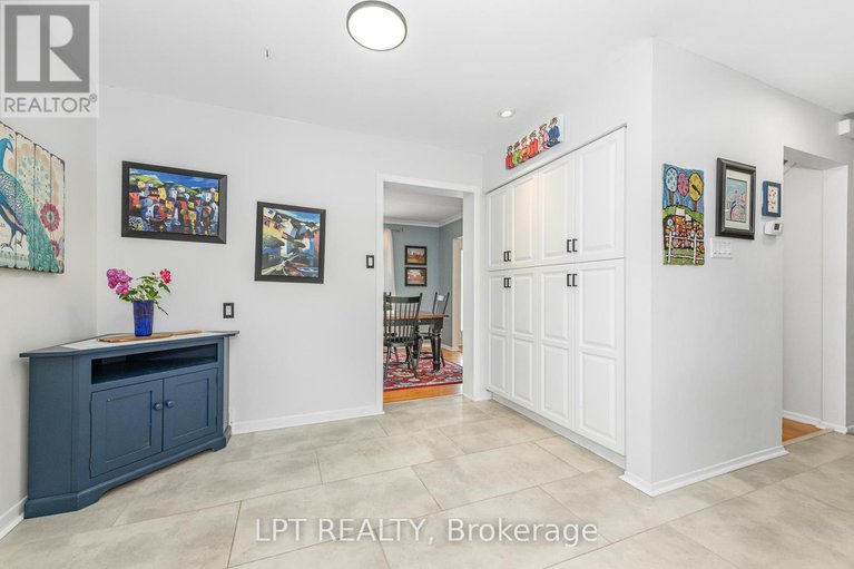 28632467/1329-fontenay-crescent/south-keys/ottawa/ontario/K1V7K5_8