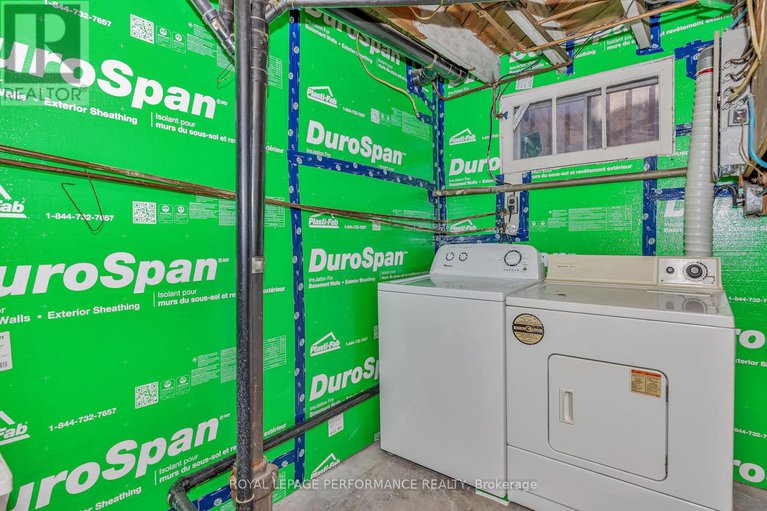 28423853/195-baribeau-street/vanier/ottawa/ontario/K1L7R4_35