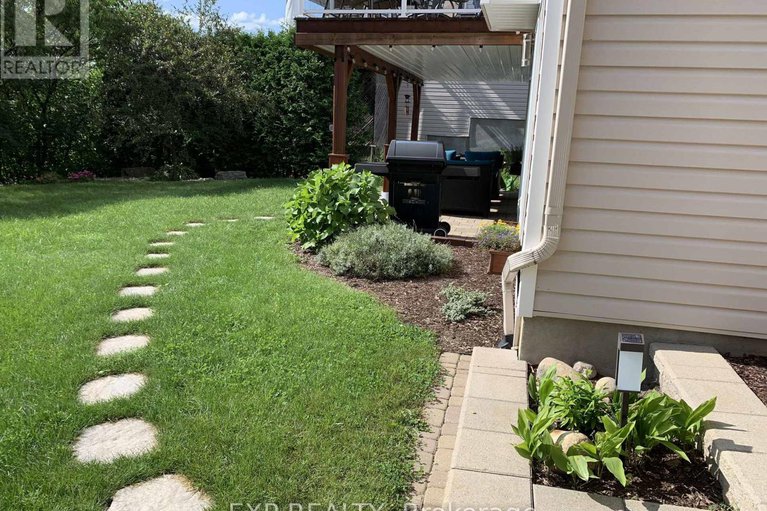 29348527/143-copperwood-street/convent-glen-north/ottawa/ontario/K1C7S1_38