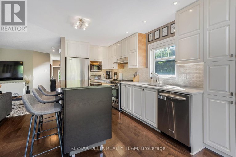 28643718/564-langelier-avenue/mer-bleuebradley-estatesanderson-park/ottawa/ontario/K1W0E7_11
