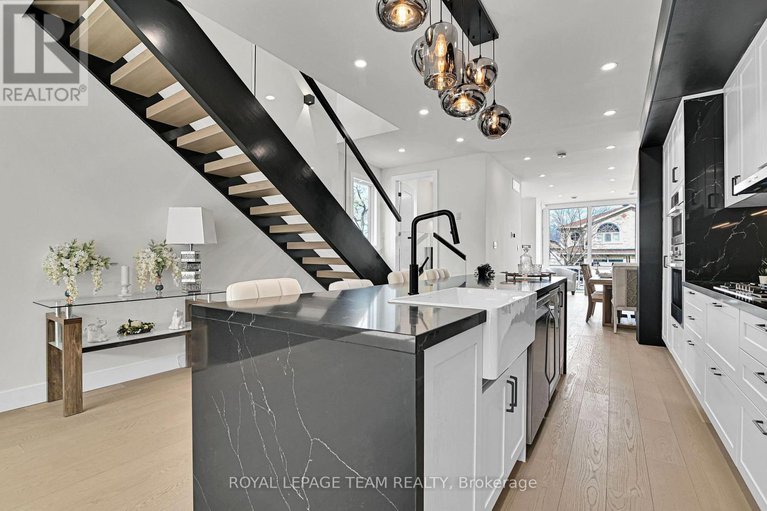 29076233/826-alpine-avenue/queensway-terrace-north/ottawa/ontario/K2B5R6_13