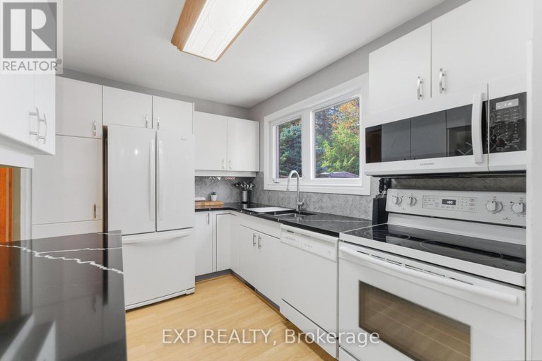 28982372/73-1900-marquis-avenue/beaconwood/ottawa/ontario/K1J8J2_8