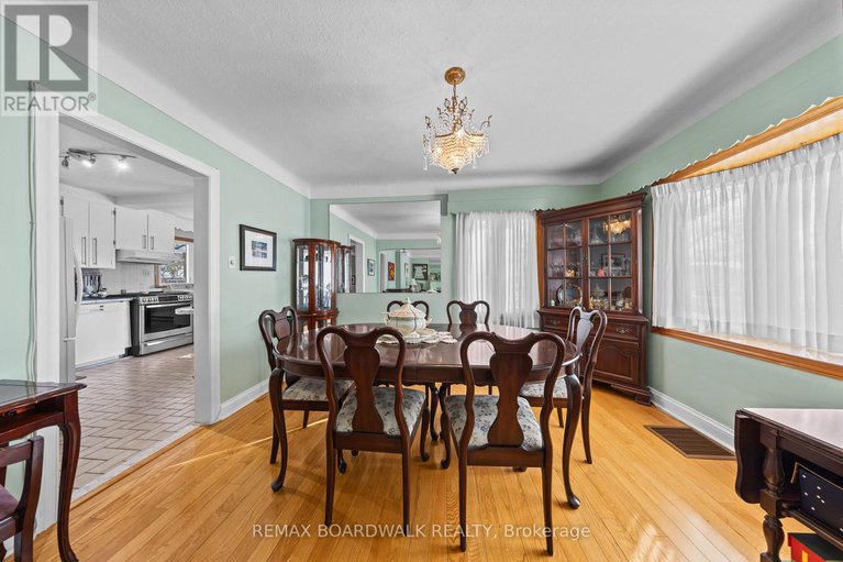 29393366/961-kingsmere-avenue/mckellar-heightsglabar-park/ottawa/ontario/K2A3K3_7