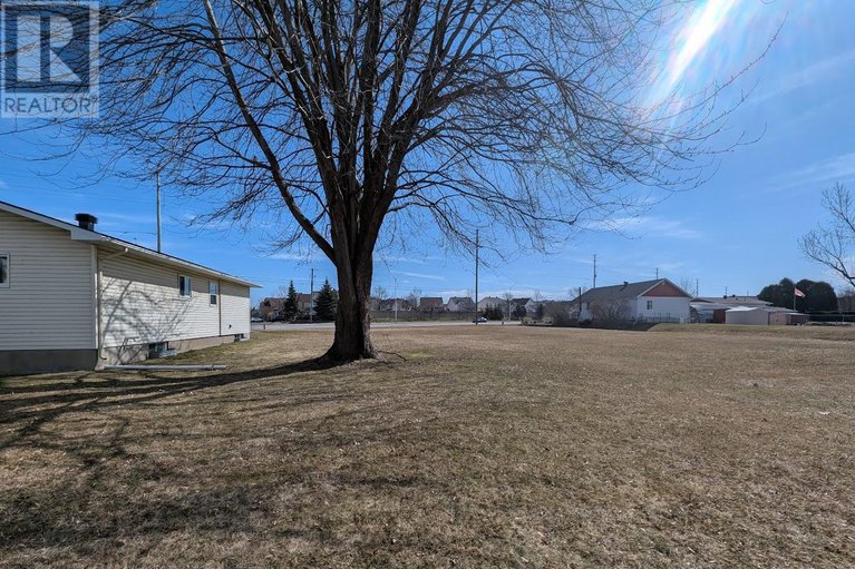 27992134/1632-trim-road/fallingbrookpineridge/ottawa/ontario/K4A3P8_6