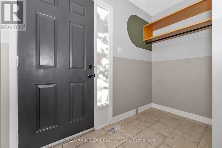 29041515/1423-caravel-crescent/bilberry-creekqueenswood-heights/ottawa/ontario/K1E3P5_3