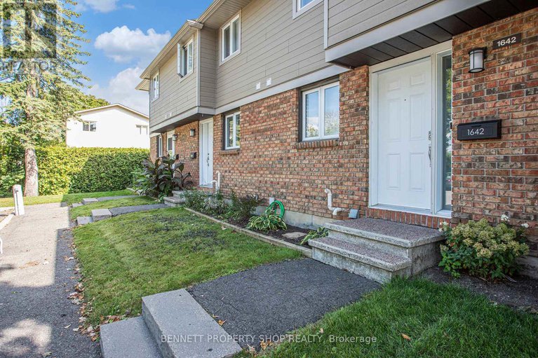 28865552/77-1642-du-sommet-place/chateauneuf/ottawa/ontario/K1C4Y9_1