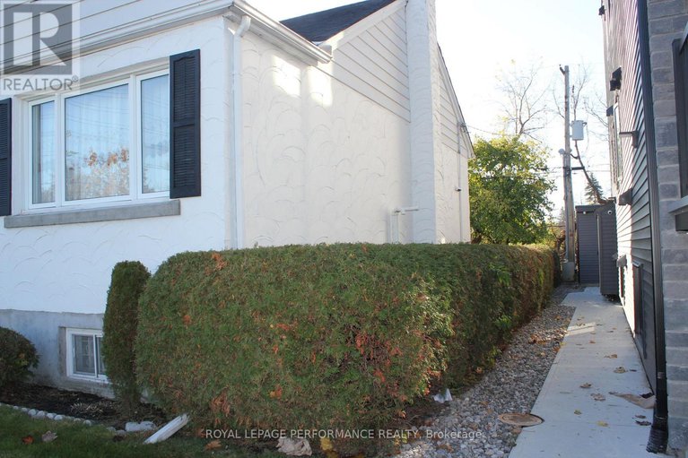 29195504/456-blake-boulevard/vanier/ottawa/ontario/K1K1B1_23