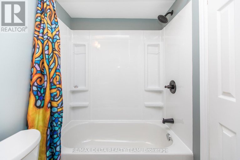 29517311/8-323-monica-crescent/bilberry-creekqueenswood-heights/ottawa/ontario/K1E3N6_39