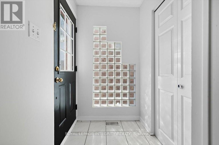 28886479/4-2949-richmond-road/britannia-heights/ottawa/ontario/K2B6S6_4