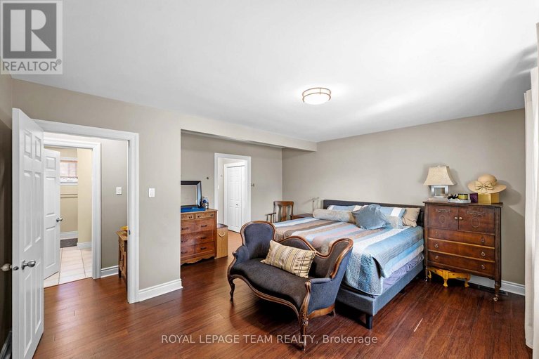 29669851/1986-fairbanks-avenue/alta-vistafaircrest-heights/ottawa/ontario/K1H5Y6_23