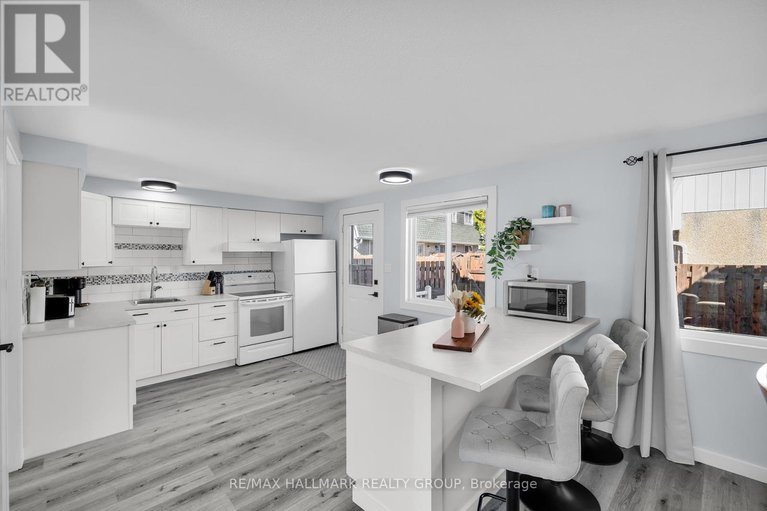 28895852/d-1520-beaverpond-drive/pineview/ottawa/ontario/K1B3R9_15