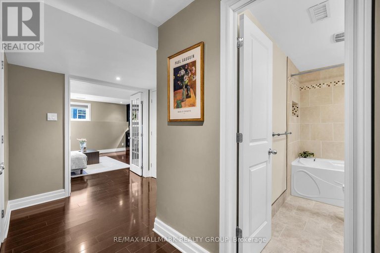28526274/451-landswood-way/stittsville-south/ottawa/ontario/K2S0A4_43