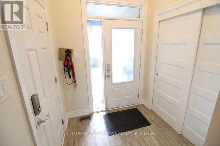 28894848/303-rue-de-l-etang-street/town-of-rockland/clarence-rockland/ontario/K4K0K1_5