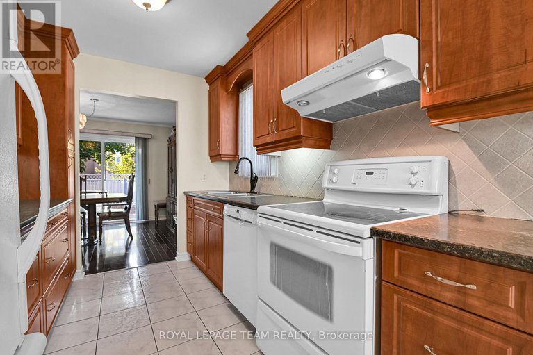28911706/310-mceachern-crescent/bilberry-creekqueenswood-heights/ottawa/ontario/K1E3K2_13