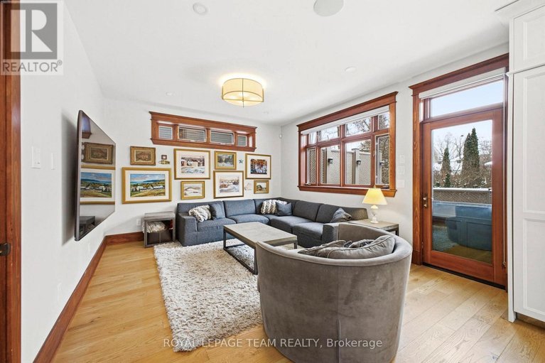 29616442/483-golden-avenue/mckellarhighland/ottawa/ontario/K2A2E4_7