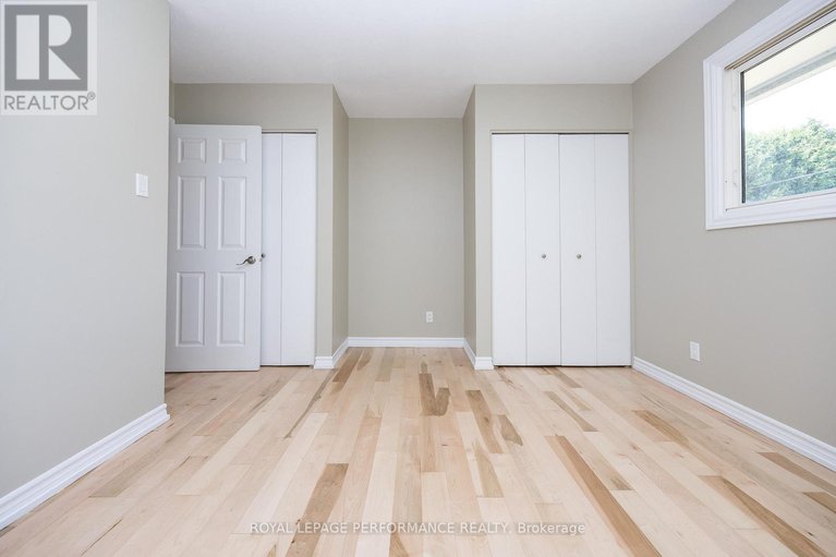 28604783/1398-jamison-avenue-s/bilberry-creekqueenswood-heights/ottawa/ontario/K1E1J5_22