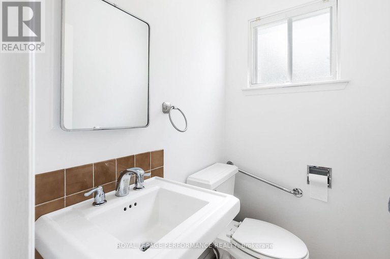 28731610/33-woodview-crescent/blackburn-hamlet/ottawa/ontario/K1B3B1_16