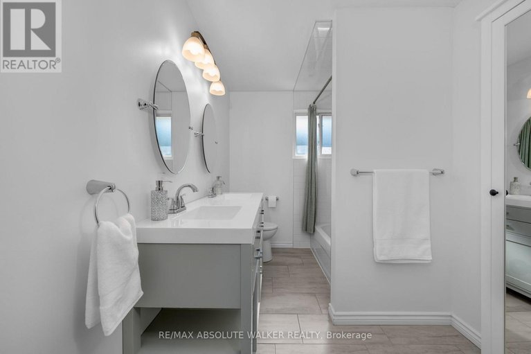 29640984/2052-valley-drive/elmvale-acresurbandale/ottawa/ontario/K1G2P4_15